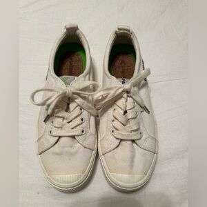 Cariuma OCA Low Off-White Canvas